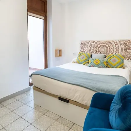 Stunning Andalusian Oasis With Terrace & Pool 코르도바